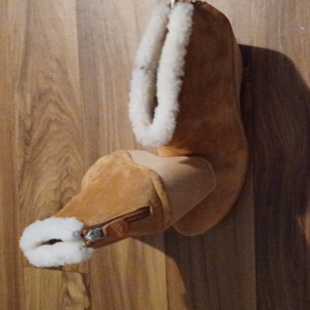 Gentle Souls Boots Looks well kept!!!/ There is No box - Picture 2 of 3